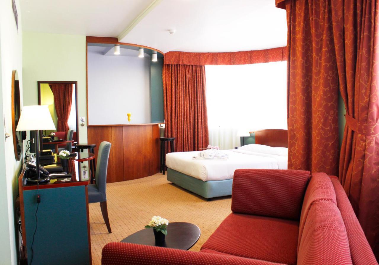 Al Diar Dana Hotel Abu Dhabi Esterno foto