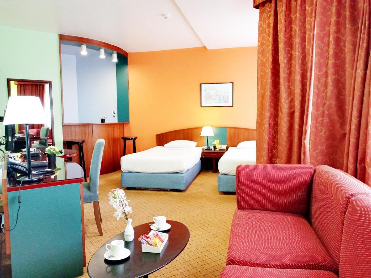 Al Diar Dana Hotel Abu Dhabi Esterno foto