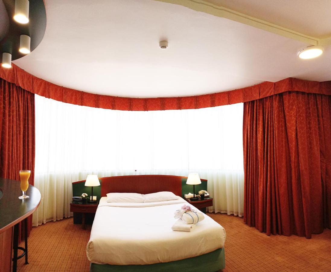 Al Diar Dana Hotel Abu Dhabi Esterno foto