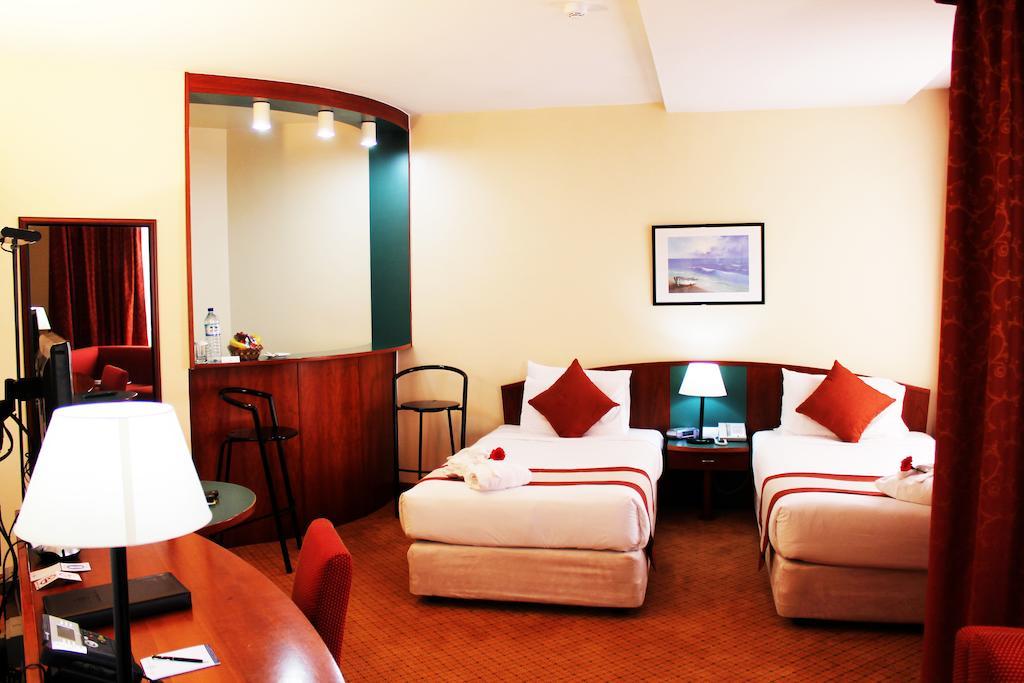 Al Diar Dana Hotel Abu Dhabi Esterno foto