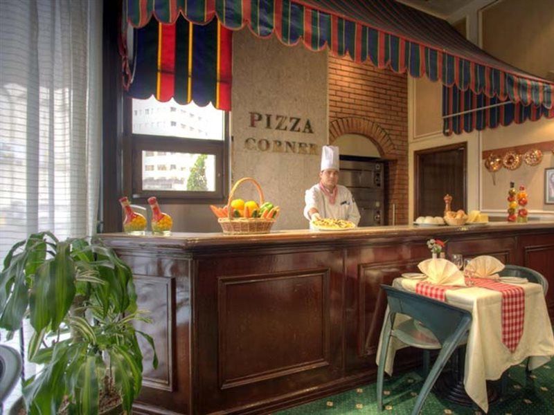 Al Diar Dana Hotel Abu Dhabi Esterno foto
