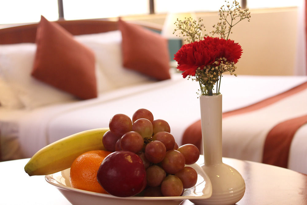 Al Diar Dana Hotel Abu Dhabi Esterno foto